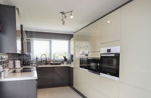 Meliden House | 20 GLASFRYN AVENUE, family friendly, with hot tub in Prestatyn