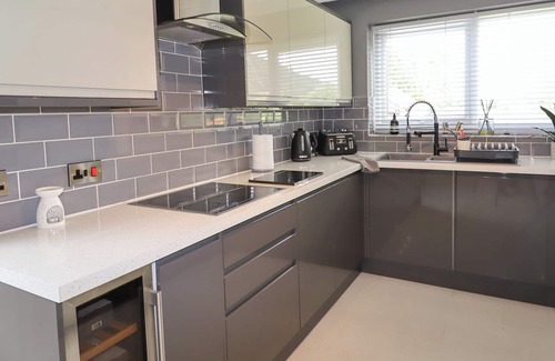 Meliden House | 20 GLASFRYN AVENUE, family friendly, with hot tub in Prestatyn