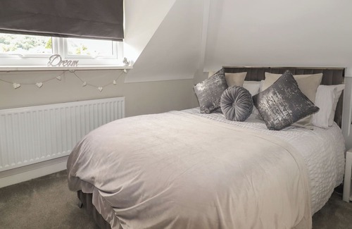 Meliden House | 20 GLASFRYN AVENUE, family friendly, with hot tub in Prestatyn