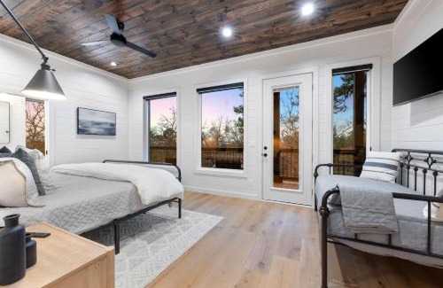 Broken Bow House | 20 Guests 2 Pets 1 Epic Escape Midnight Skies