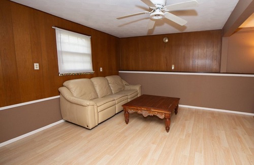 Acton House | 20 min. to Lucas Oil Stadium! Cozy 4 bdrs residence with 2 full baths & deckn