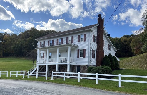 Tyrone Other | 20 min to State College! 1860’s country home. Spacious/quiet/walking tr