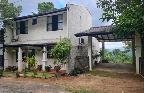 Kandy House | 20 min walk to Kandy city from this breezy, quite property with a parking.