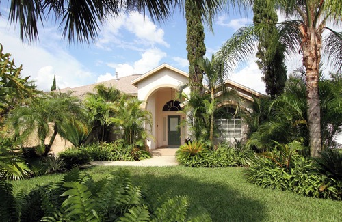 Orange Tree Villa | 20 mins Disney, Secluded Pool & Spa, Games Room, WiFi, Spacious, Good for Groups