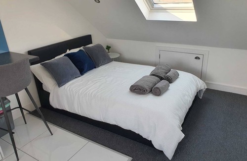 Yeading Apartment | 20 mins Heathrow,15 mins Elizabeth line, 20 mins Wembley, 25 mins Central London