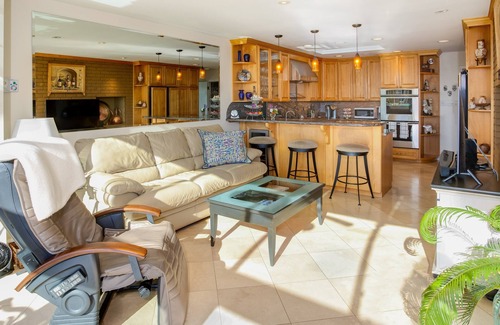 San Rafael House | 20 Mins to SF or 20 mins to 1st wine tasting. ALL 23 RATINGS ARE 5 STARS