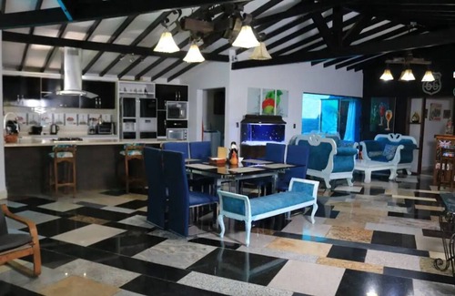 Copacabana Other | 20 minutes from the city! Family-sized Farmhouse with pool & sauna!