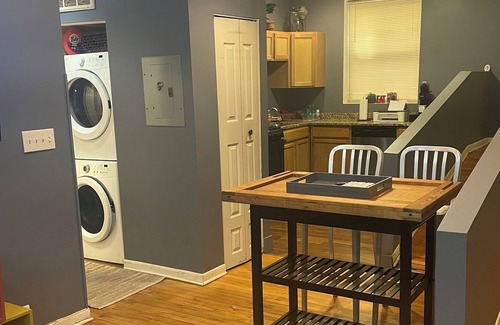 Chatham Condo | 20 minutes to Downtown Chicago! Perfect Getaway Apartment