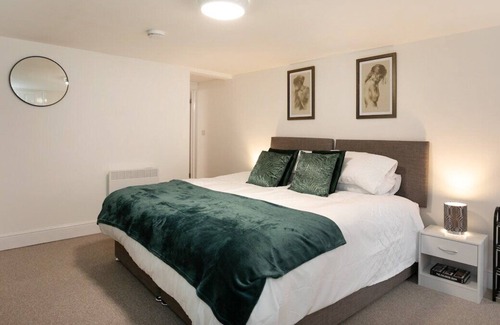 Lincoln Apartment | 20% Monthly Discount - Near Hospital