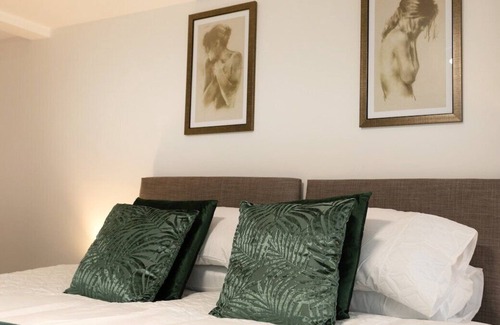 Lincoln Apartment | 20% Monthly Discount - Near Hospital