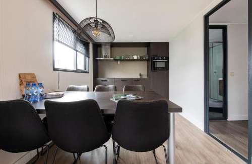 Oisterwijk House | 20, Nestled in the woods, Big Chalet and Garden!