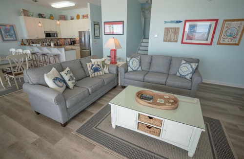 East End House | 20% OFF FALL! 3BR/2.5BA Updated BEACHFRONT House on East End