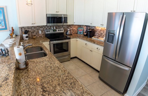 East End House | 20% OFF FALL! 3BR/2.5BA Updated BEACHFRONT House on East End