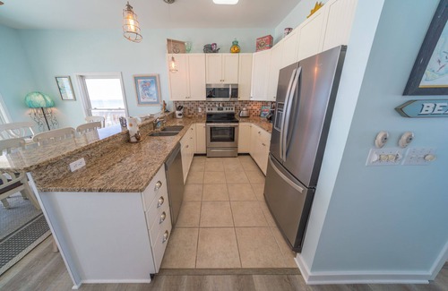 East End House | 20% OFF FALL! 3BR/2.5BA Updated BEACHFRONT House on East End