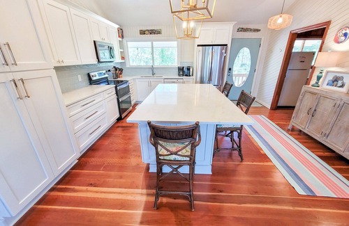 Plantation House | 20% OFF FALL! BAYFRONT - Old Florida Style Cottage w/private dock!