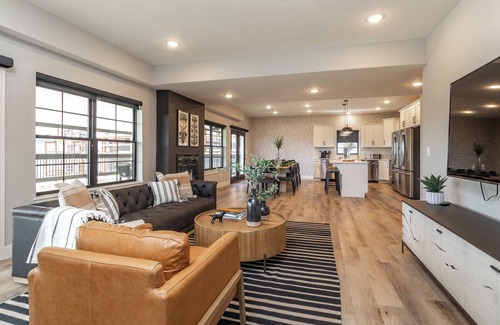 Hollister House | 20% Off-Family & Luxury Home-Indoor Pool-Game Room