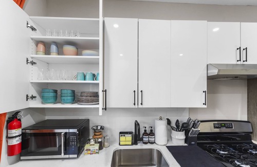 Ampere Apartment | 20%Off King bd Save on 3Day+ Stays 30 Min to NY