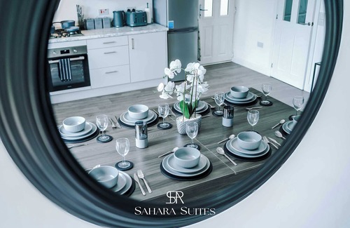 Cradley House | 20% Off | Modern 4BR | Sleeps 8 | Parking