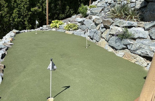 Central Okanagan House | 20% off month,Beach,Dock,golf green on LkOkanagan,5 bdr,large outdoor deck,patio