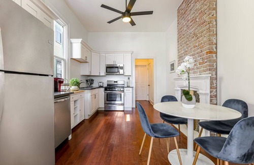 Freret Condo | 20% OFF Monthly | 10% OFF Weekly-Private 2BR in Uptown by Hosteeva