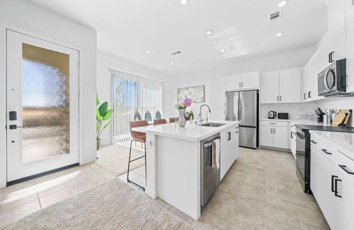 Ontario House | 20% OFF Monthly & Fully Furnished & Modern Design