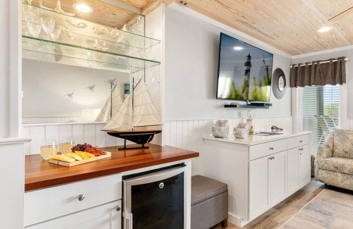 Morehead City Apartment | 20% Off~ Oceanfront Condo~ Pools