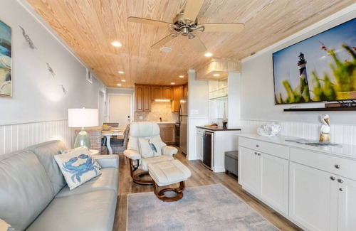 Morehead City Apartment | 20% Off~ Oceanfront Condo~ Pools