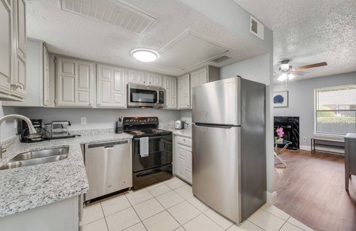 Irving Apartment | 20% Off Townhome 1BD/1BA HWY161/183 DFW Air I843