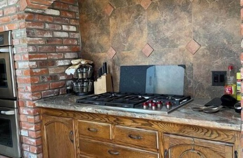 Fallbrook House | 20 people can stay. Peaceful 1 acre of Avocado ranch. 2 stories. 16 beds.