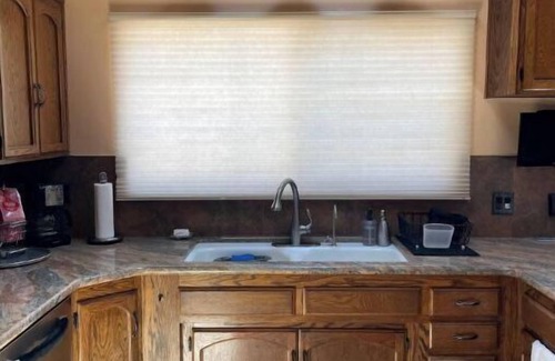 Fallbrook House | 20 people can stay. Peaceful 1 acre of Avocado ranch. 2 stories. 16 beds.