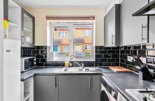 Greenwich House | 20 Percent Off Monthly Stay Business relocations-6bed