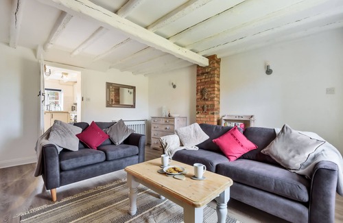 Hunstanton Cottage | 20 Rosemary Cottage - sleeps 5 guests in 3 bedrooms