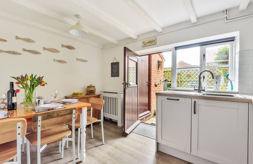 Hunstanton Cottage | 20 Rosemary Cottage - sleeps 5 guests in 3 bedrooms