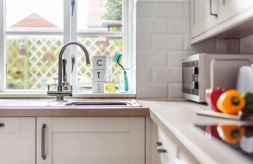 Hunstanton Cottage | 20 Rosemary Cottage - sleeps 5 guests in 3 bedrooms