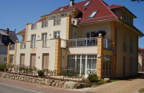 Alt Gaarz Apartment | 200 Meter zum Strand - Strandläufer Villa Rosita, Rerik + Garten