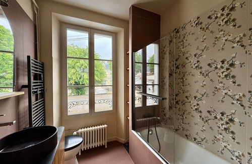 Fontainebleau House | 200 metres from the château, charming family home with outbuilding and garden