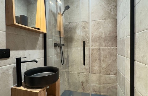 Fontainebleau House | 200 metres from the château, charming family home with outbuilding and garden