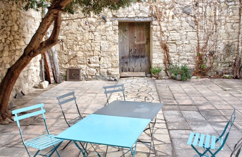 Sigean House | 200 year old, large townhouse with romantic patio