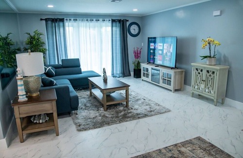 Dania Beach House | 2000 sq ft, 3 bed 3 bath & large game room