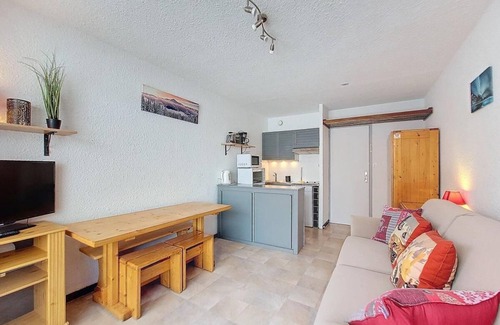 La Rosiere Apartment | 200m from ski slopes, 2nd floor, view valley, tv, ski locker, 25m², La Rosière