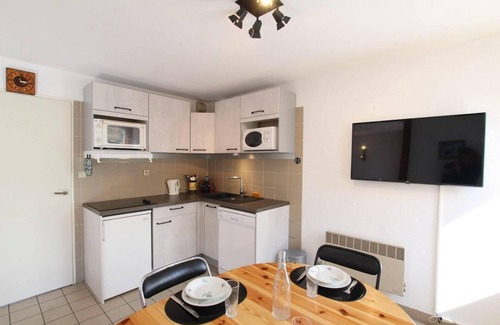 Briancon Apartment | 200m from resort center, 3rd floor, view mountain, balcony, parking, tv, 38m², Serre Chevalier