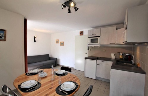 Briancon Apartment | 200m from resort center, 3rd floor, view mountain, balcony, parking, tv, 38m², Serre Chevalier