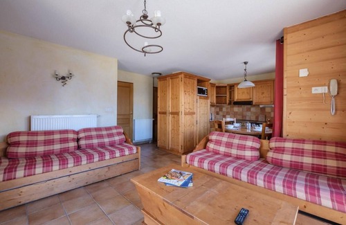 Lanslevillard Apartment | 200m from ski slopes, fitness, swimming pool, sauna, hammam, balcony, tv, ski locker, 30m²