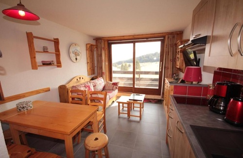 Les Saisies Apartment | 200m from ski slopes, 2nd floor, view ski slopes, balcony, tv, ski locker, 25m², Les Saisies