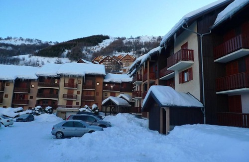 Valloire Apartment | 200m from ski slopes, 2nd floor, balcony, parking, tv, ski locker, 23m², Valloire