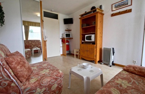 Chamrousse Apartment | 200m from ski slopes, Ground floor, balcony, tv, ski locker, 19m², Chamrousse