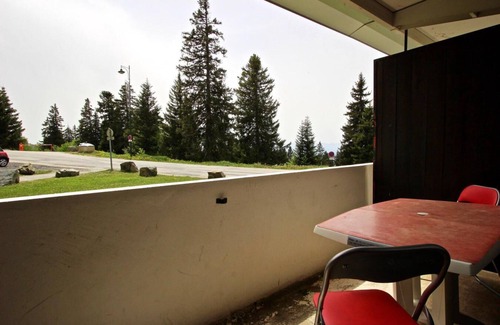 Chamrousse Apartment | 200m from ski slopes, Ground floor, balcony, tv, ski locker, 19m², Chamrousse