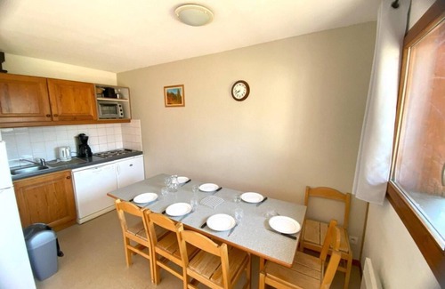 Saint-Etienne-en-Devoluy Apartment | 200m from ski slopes, 5th floor, balcony, tv, ski locker, 48m², Superdévoluy