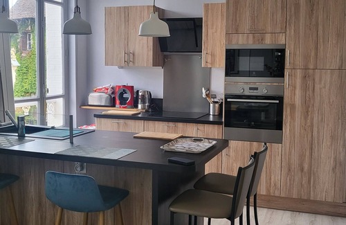 Villers-sur-Mer Apartment | 200m from the beach, shops and market 100m away, cosy apartment in the town center