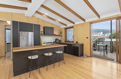 Coledale House | 200m to Coledale Beach with wheelchair access and pet friendly